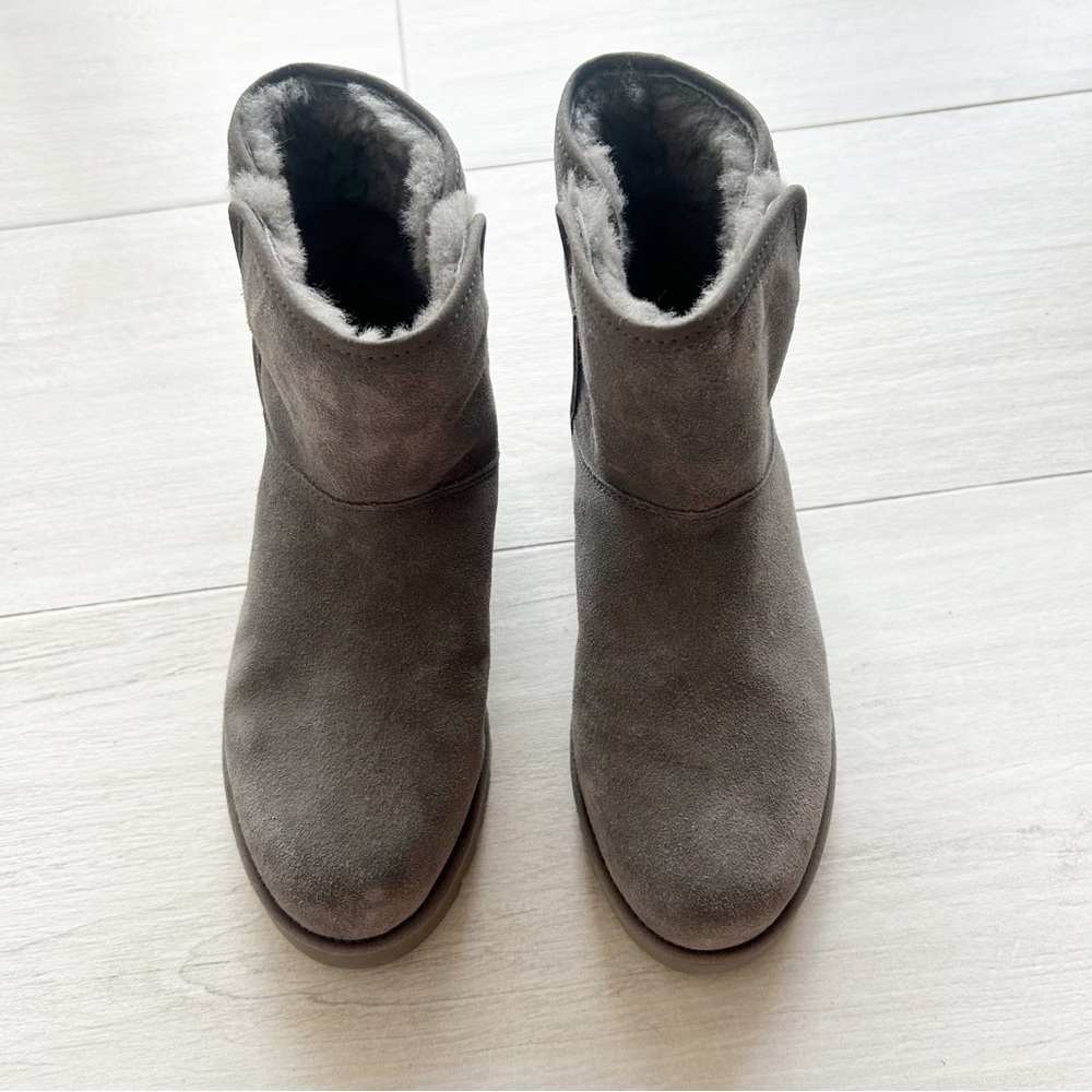 NEW UGG Cory II Genuine Shearling Lined Suede Boot in Charcoal Women's Size US 5 - Picture 5 of 5